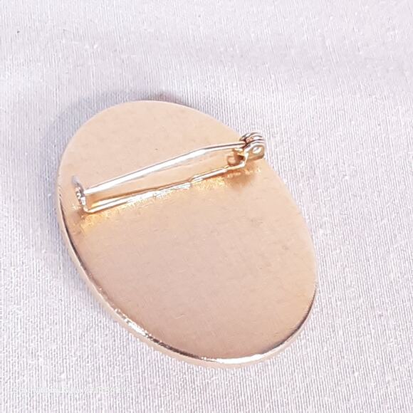 Tulip Cameo Brooch Gold Tone Framed White Enamel - Picture 5 of 8